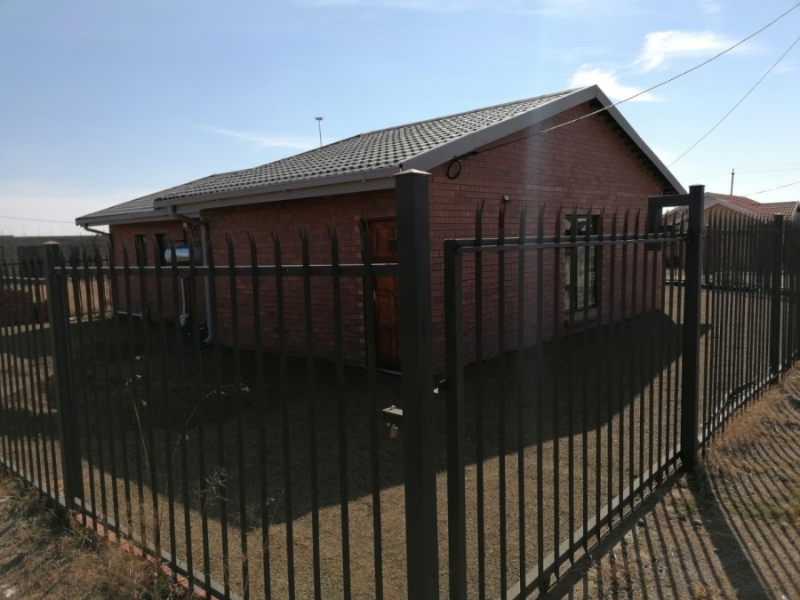  Bedroom Property for Sale in Selosesha Free State